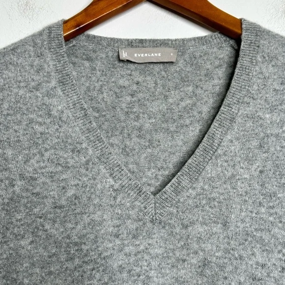 Everlane Women’s V-Neck Cashmere Sweater Size Small - Picture 4 of 10